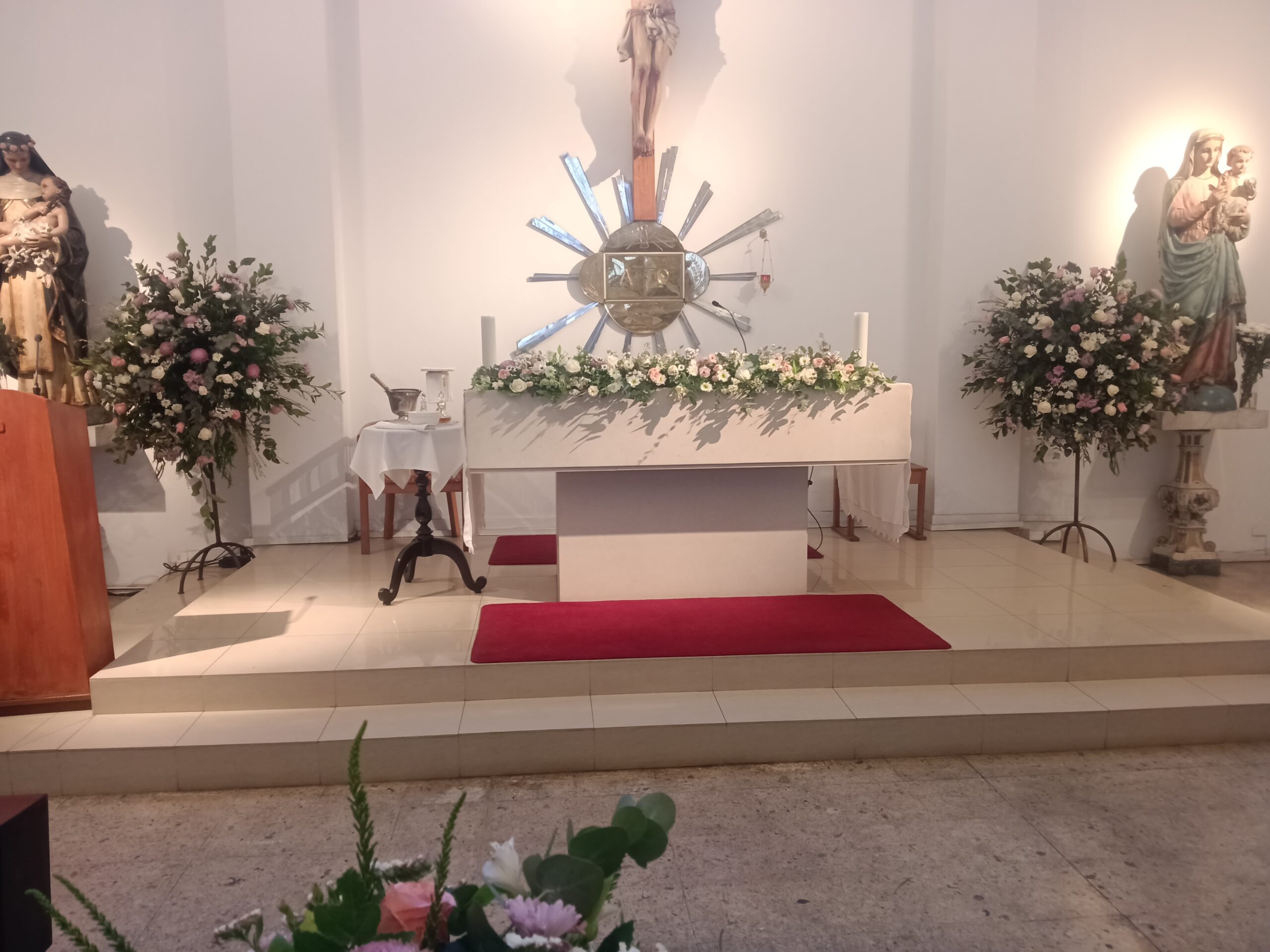 Decoración capilla Santa Rosa Las Condes - Imagen 7