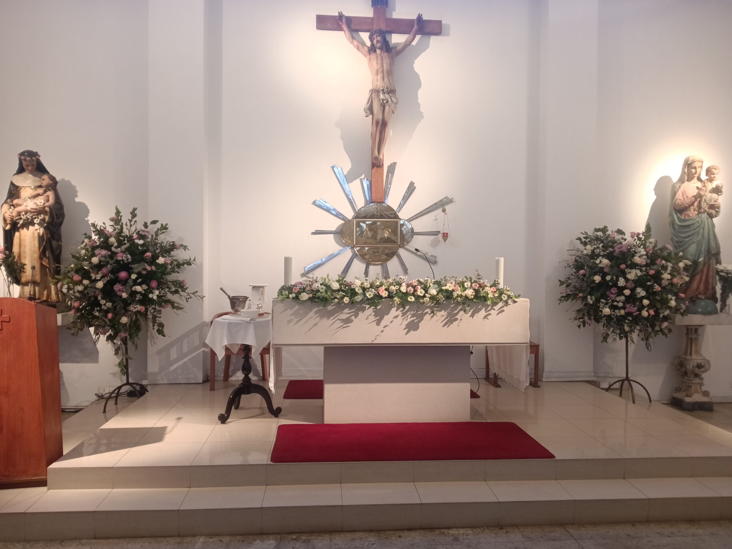 Decoración capilla Santa Rosa Las Condes - Imagen 5