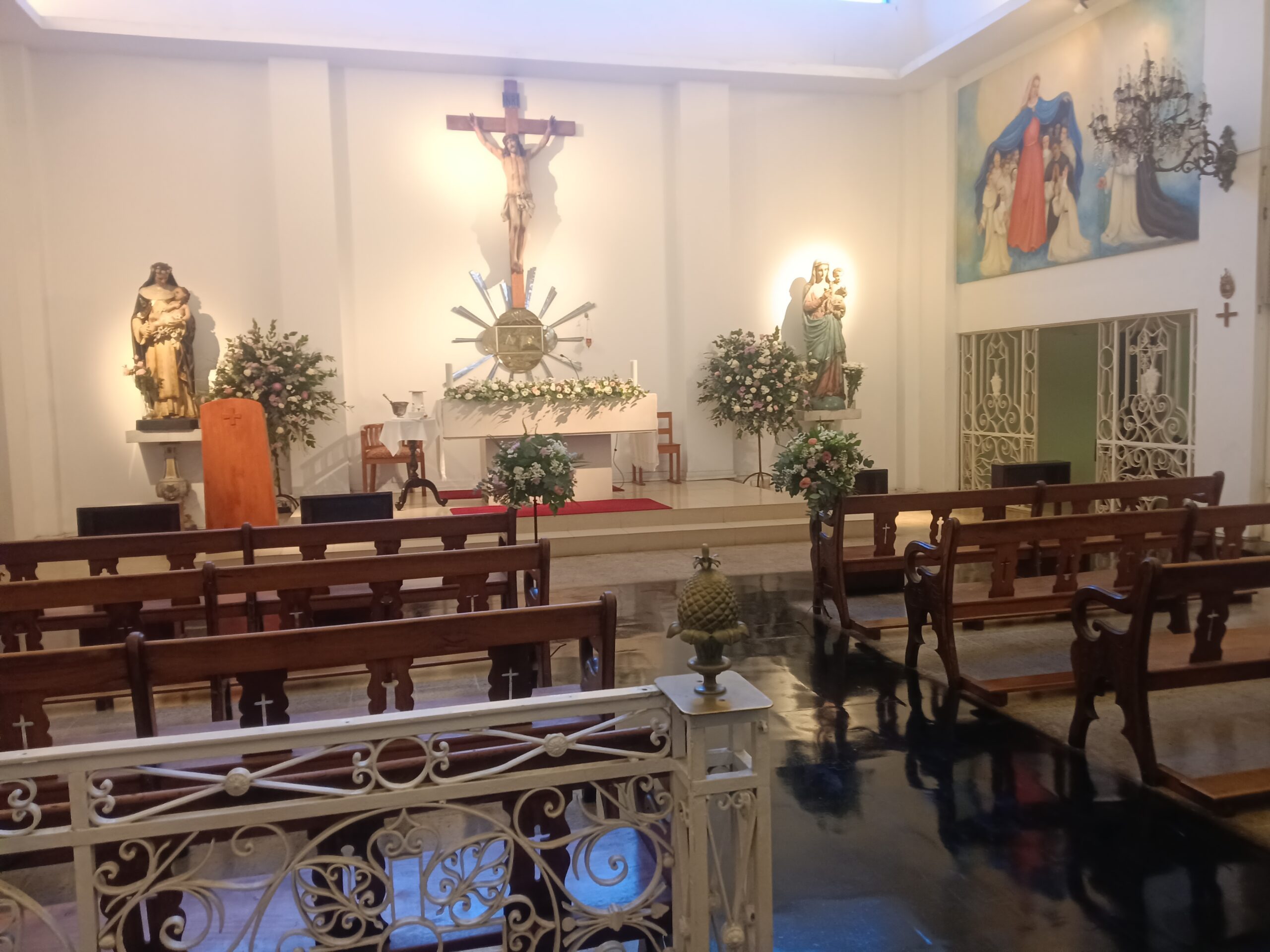 Decoración capilla Santa Rosa Las Condes