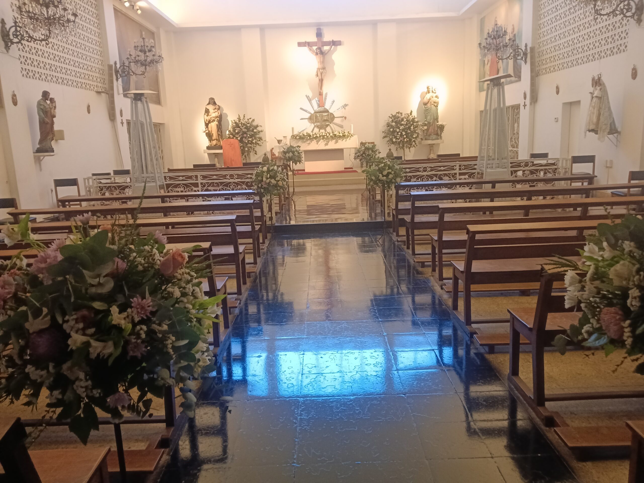 Decoración capilla Santa Rosa Las Condes - Imagen 6